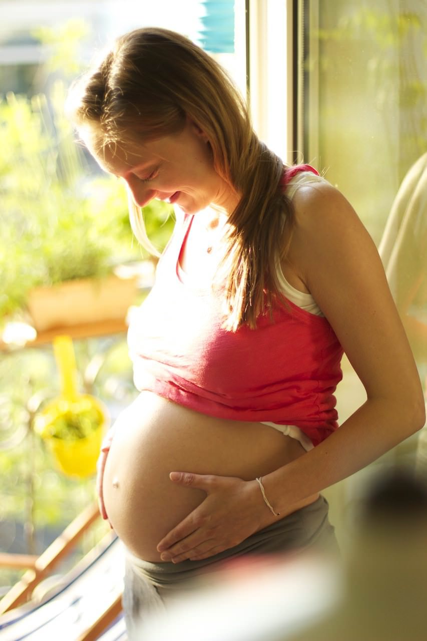 Freude über den Babybauch